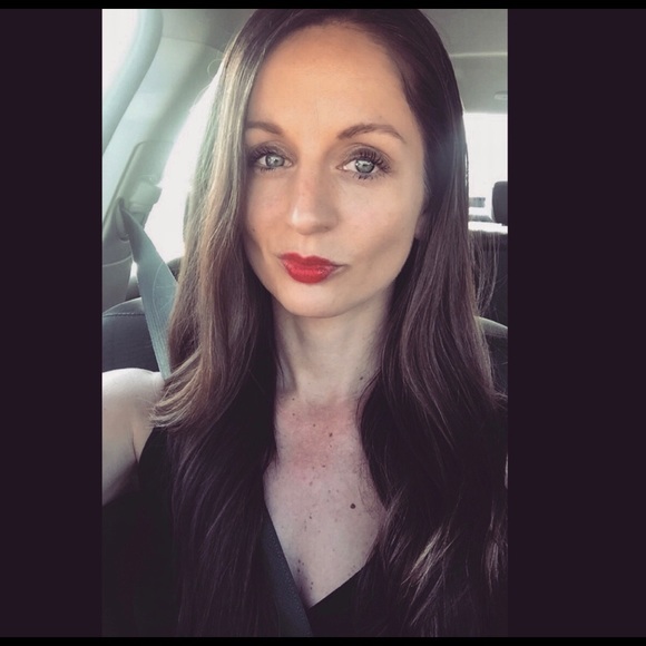 Meet your Posher, Amanda - Picture 2 of 2